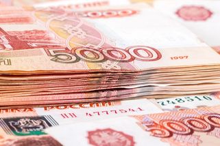 Spojené státy chtějí zmrazit miliardy ruské centrální banky. Znamenalo by to krach rublu