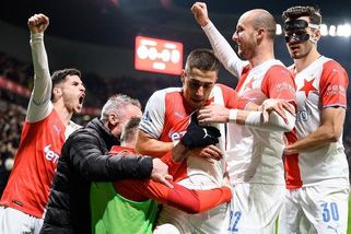 Plzeň vyfasovala na Slavii tři červené, Krmenčík slavil! Penaltová divočina mezi Baníkem a Spartou bez vítěze - Sport.cz