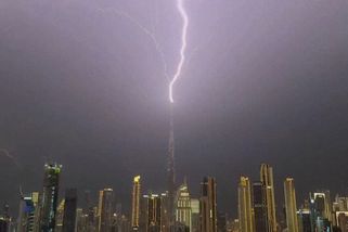 Jako by nestačila válka. Perský záliv zasáhly silné bouřky, smršť blesků i tornádo - Novinky