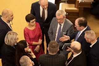 Poslanci schválili navýšení koncesionářských poplatků, zdraží od května - Seznam Zprávy