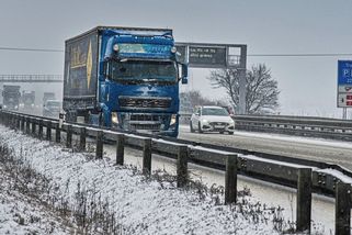 Policie varuje před sněhovou kalamitou na D1 na Vysočině - Novinky