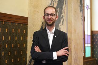 SUV do města nepatří, zkrotí je vyšší parkovné, mýto a emisní zóny. Hřibův nástupce poprvé představil své plány - Zdopravy.cz