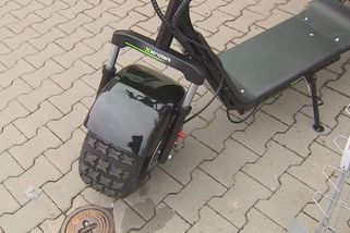 První trest pro řidiče elektrokoloběžky. Hrozí mu až dva roky za mřížemi