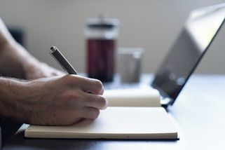 Táta odkázal všechno své mladé pečovatelce. Nás děti v závěti nazval nenasytnými hyenami - Médium.cz