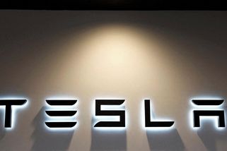 Tesla může přijít o emisní příjmy od Toyoty a Stellantisu