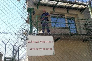 Bývalý dozorce z Rýnovic dostal za trestání vězně podmínku - Novinky