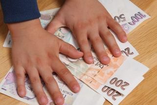 Televizní a rozhlasové poplatky se zvýší. Nově je budou platit i vlastníci mobilů a počítačů