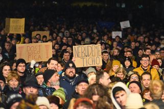„Dost bylo Fica!“ Na Slovensku se demonstrovalo proti premiérovi - Novinky