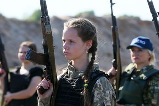 Fotky: Ženy v ukrajinské armádě už nemusí nosit mužské spodní prádlo - Seznam Zprávy