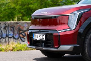 Elektromobilům v Praze odzvonilo, končí jim největší výhoda. A tím pohromy pro řidiče elektro nekončí - Garáž.cz