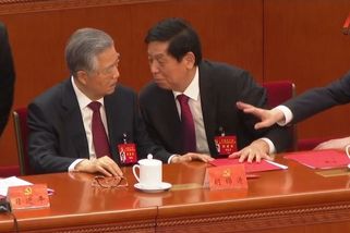 Nové záběry posílily spekulace o vyvedení čínského exprezidenta ze sjezdu - Seznam Zprávy