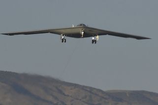 Nejnovější americký strategický bombardér B-21 poprvé vzlétl. Jeho pokročilé schopnosti odstrašují - Novinky