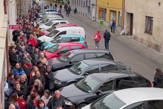 Osm set lidí čekalo na zubaře, ve frontě trávili i noc - Seznam Zprávy