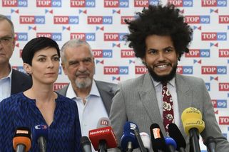 KOMENTÁŘ: Z ódy ostuda. Pád Dominika Feriho odráží i pád celé TOP 09