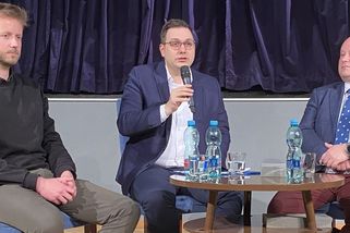 Dusno na debatě s Lipavským: „Jste válečný štváč masírovaný Američany“ - Seznam Zprávy