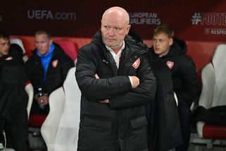 KOMENTÁŘ: Karabec na lavičce jako symbol chybějící odvahy. Hašek zradil svá slova - Sport.cz