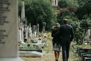 „Vím, jak ti je, už je na lepším místě.“ Takhle ideální podpora v případě ztráty blízkého nevypadá