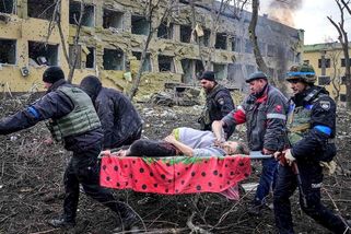 Těhotná žena ze snímku z bombardovaného Mariupolu zemřela. Nepřežilo ani dítě - Seznam Zprávy