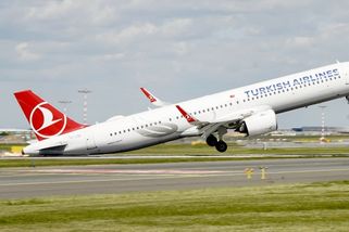 Pilot řekl, ať se modlíme. Cestující popsala drama na Ruzyni, letadlo dřelo ocasem o ranvej