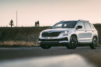 Omlazená Škoda Karoq je atraktivnější, vybavenější a taky dražší. O klientelu mít nouzi nebude - Garáž.cz