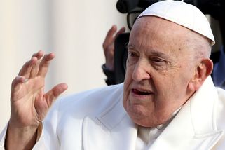 Kyjev se prudce ohradil proti slovům papeže o bílé vlajce, připomněl historii - Seznam Zprávy