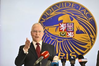 Vláda podpořila návrh na další povýšení ředitele BIS Koudelky