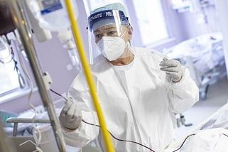 Koronavirus zmutoval. Je extrémně nakažlivý a nevadí mu ani teplo