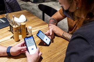 Hygienici zastavují řízení o pokutách s restauracemi, které nekontrolovaly bezinfekčnost hostů