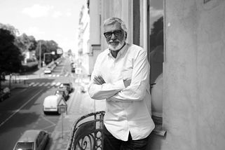 Nekrolog: Kdyby neuměl hrát, dělá šoféra. Bartoška potřeboval být v pohybu - Seznam Zprávy