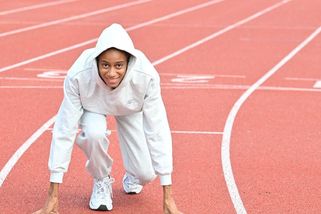 Co je to češství? Zázračná Lurdes může být rychlá jako Kratochvílová, čelí ale rasistickým útokům