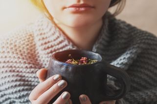 Přírodní vzpruha: Nejlepší bylinkové čaje pro silnou imunitu - Proženy.cz