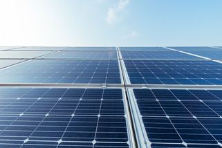 Vyráběly příliš. Stát na dvě hodiny odpojil od sítě stovky fotovoltaických elektráren - Novinky