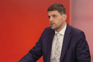 Hladík straší Slovenskem a Maďarskem. Babiš se pojede klanět Putinovi, varuje