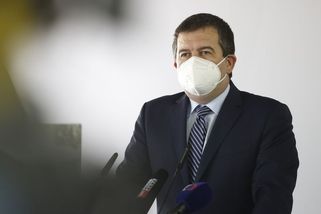 Hamáček si našel práci. Bude kopat za české zbrojaře - Novinky