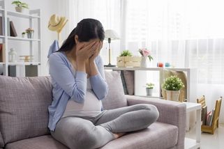 ŽENA-IN - Otěhotněla jsem s klukem, který by mohl být mým synem. Teď mě za naivitu dohnal trest, lituje Kateřina