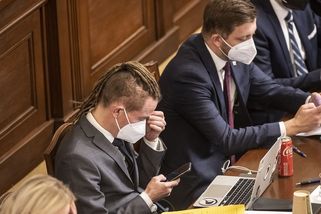 Poslanci prodloužili nouzový stav. I přes odpor opozice bude do 31. května - Seznam Zprávy