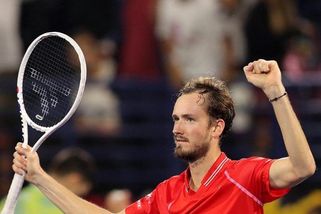 Medveděv - Djokovič 6:4, 6:4, První porážka světové jedničky v sezoně, chystá se ruské finále - Sport.cz