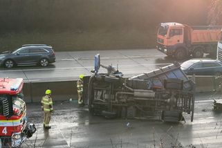 Převrácený kamion komplikuje dopravu na pražském okruhu - Novinky