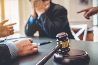 Exekuce, drsný obchod s lidským zoufalstvím - Médium.cz