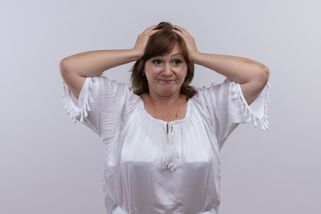 Jana (58): Myslela jsem, že o manželovi vím vše. Teď jsem našla jeho tajné úspory a bojím se, co přijde