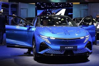 Češi již mohou začít objednávat Alpine A390 Electric. K mání je zatím jedna verze