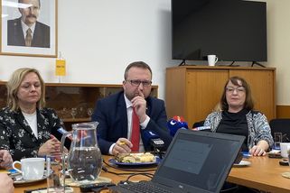 Padla pokuta za ministerský večírek v době masakru. Prý ji zaplatí Jurečka - Seznam Zprávy