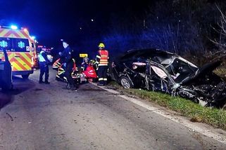 Dva mrtví a tři zranění po havárii auta na Plzeňsku - Novinky
