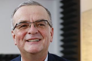 Předřečník je debil a vy jste k smíchu. Kalousek promluvil k demonstrantům u Sněmovny - Novinky