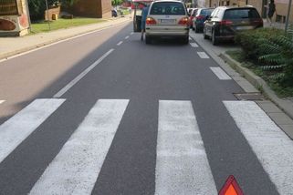 Jeden řidič chodce na přechodu na Táborsku pustil, druhý ho přejel - Novinky