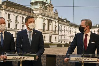 Vláda schválila balistickou optiku i vozy s žebříky pro Ukrajinu - Novinky