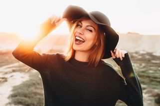 Rok 2023 podle karet: Vodnáři se zamilují, Váhy čeká úspěch v práci a Raky idyla ve vztazích - Proženy.cz