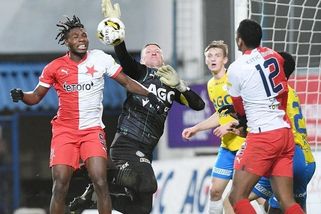 Hrubá chyba rozhodčích. Měla to být penalta proti Slavii, tvrdí komise - Sport.cz