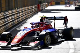 Český jezdec Staněk skončil v závěrečném sprintu F2 v Abú Zabí dvanáctý - Sport.cz