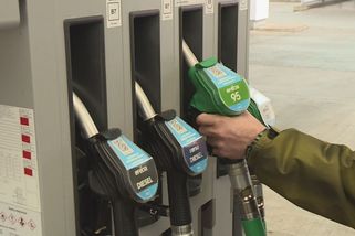 Za litr benzínu i nafty přes 50 korun. Ekonomové mluví o černém scénáři pro Česko